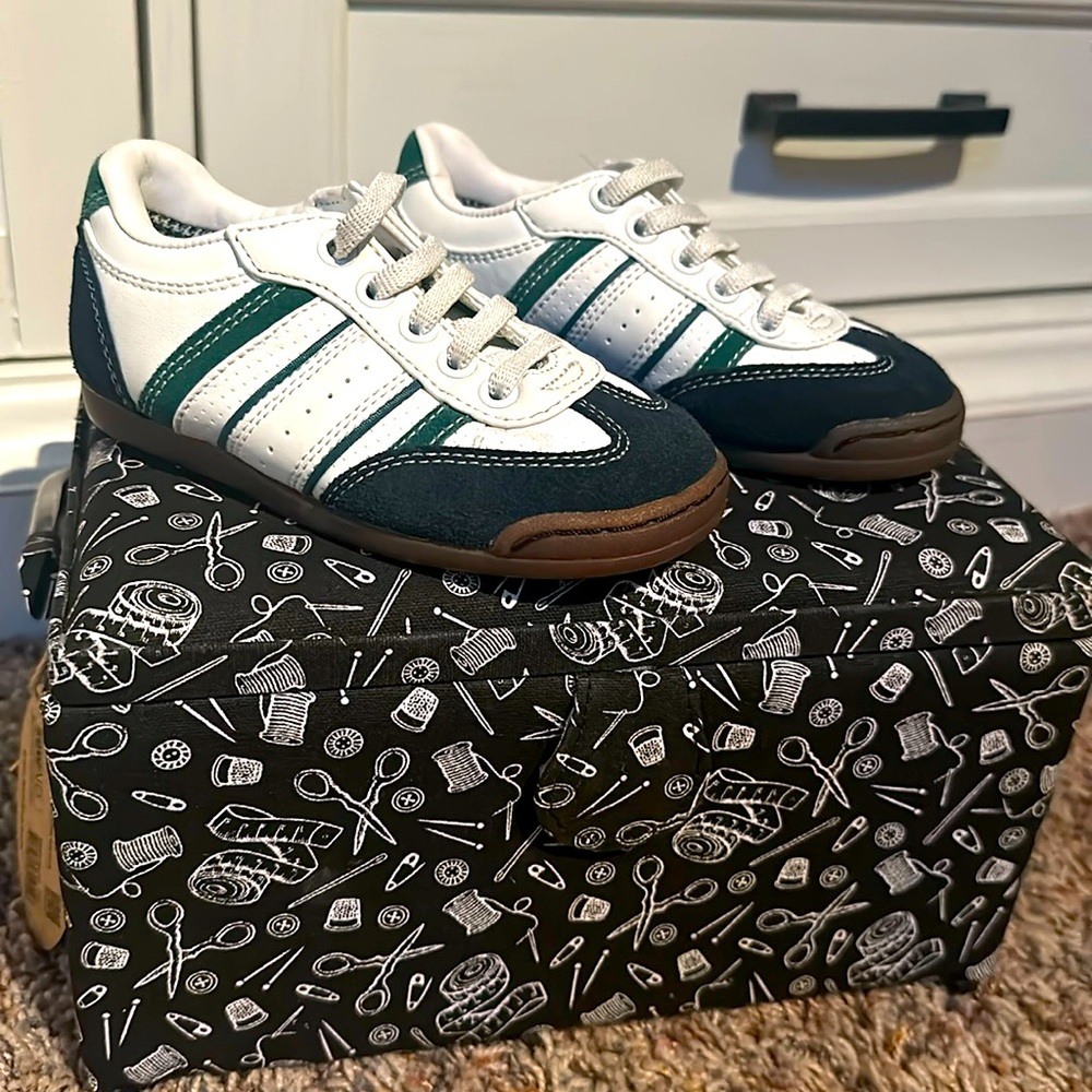 Brand new shoes child size 7.5
